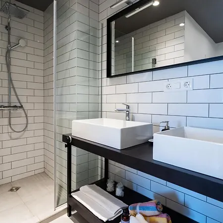 Апартамент Soho White 2bdr By Rv